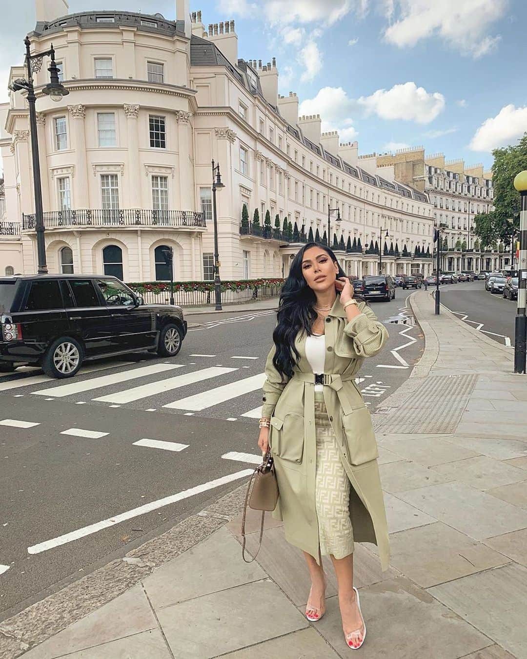 Huda Kattanさんのインスタグラム写真 - (Huda KattanInstagram)「I’m enjoying London soo much!!! Thinking of moving here! ⠀⠀⠀⠀⠀⠀⠀⠀⠀ repost @huda ⠀⠀⠀⠀⠀⠀⠀⠀⠀ Of all the places in the world, London is one of my favorites 🇬🇧 what is the HOTTEST spot ATM?  Jacket, skirt & bag: Fendi  Tank: Alaia Shoes: Alexandre Vautier」7月9日 18時26分 - hudabeauty