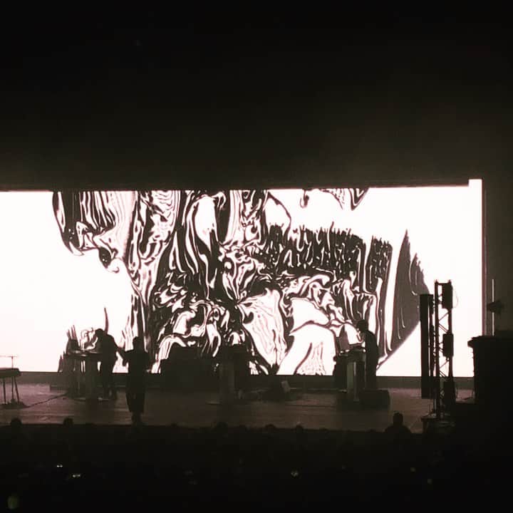 カロリーヌ・ド・メグレのインスタグラム：「Thom Yorke last night 🖤 @philharmoniedeparis Tomorrow’s modern boxes. Incredible video work by @tarik_barri  #ThomYorke #OneSongADayCDM」
