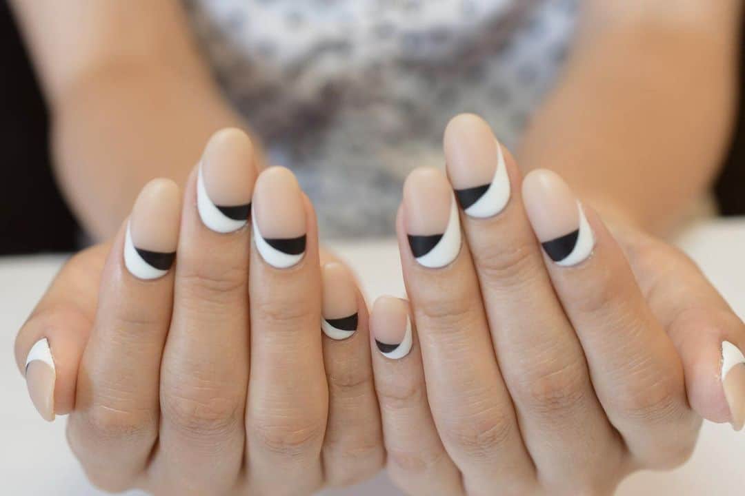 Yuka Maeda ::manicurelistのインスタグラム：「. . 大阪市北区 梅田.中崎町.駅から徒歩7分🚶‍♀️ CADENAS nail eyelash  マツエクアカウント @cadenaseyelash LINE:@ cadenas 🆔検索🙋‍♀️ tel:06-4792-8617. cadenas.nail@gmail.com. . #ネイル #ジェルアート #大人かわいい #梅田ネイル #堂山町 #大人ネイル #個性派ネイル #クリアネイル #ジェルネイル #nail #notd #ニュアンスネイル #instanail #ワンカラー #春ネイル  #ネイルデザイン #ongels #美甲 #osaka  #ジェルデザイン #cadenas #指甲 #spring #Insatnails #fashion #シアーネイル #うる艷ネイル #トレンドネイル  #マットネイル #フレンチネイル」