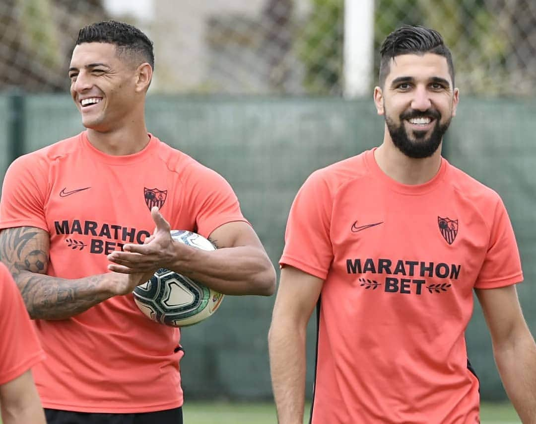 セビージャFCさんのインスタグラム写真 - (セビージャFCInstagram)「☁ ¡Empieza un nuevo día en Portugal! ⚽💪😁 #vamosmiSevilla #WeareSevilla」7月9日 18時36分 - sevillafc