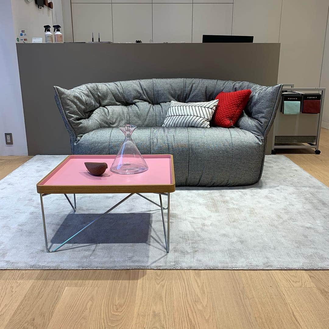 ligne roset shopのグルメインスタ
