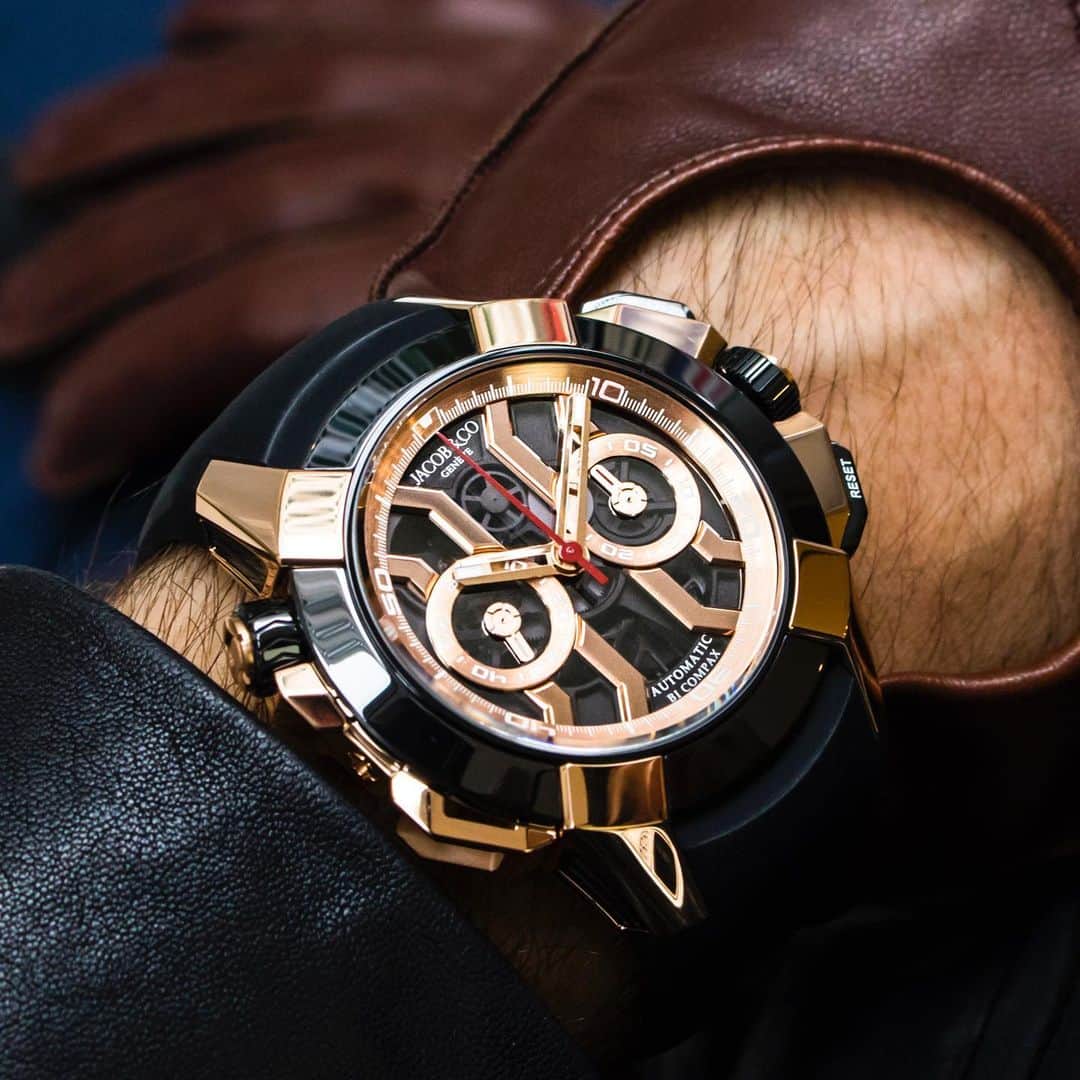 WATCHMANIAさんのインスタグラム写真 - (WATCHMANIAInstagram)「At a glance on the wrist, the @jacobandco Epic X Chrono Rose Gold looks bold and exciting, with its perfectly balanced use of glossy and matte, black and rose gold surfaces. With its rugged, 200-meter water resistant case and black rubber strap, the Epic X Chrono is ready for the next adventure not only with its daring design, but also its real-world performance.」7月9日 18時44分 - watchmania