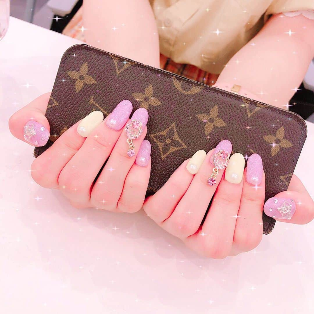 小山ひなさんのインスタグラム写真 - (小山ひなInstagram)「New Nail♡ . . . #ゆめかわネイル #ピンクネイル」7月9日 18時48分 - hina__kmyd