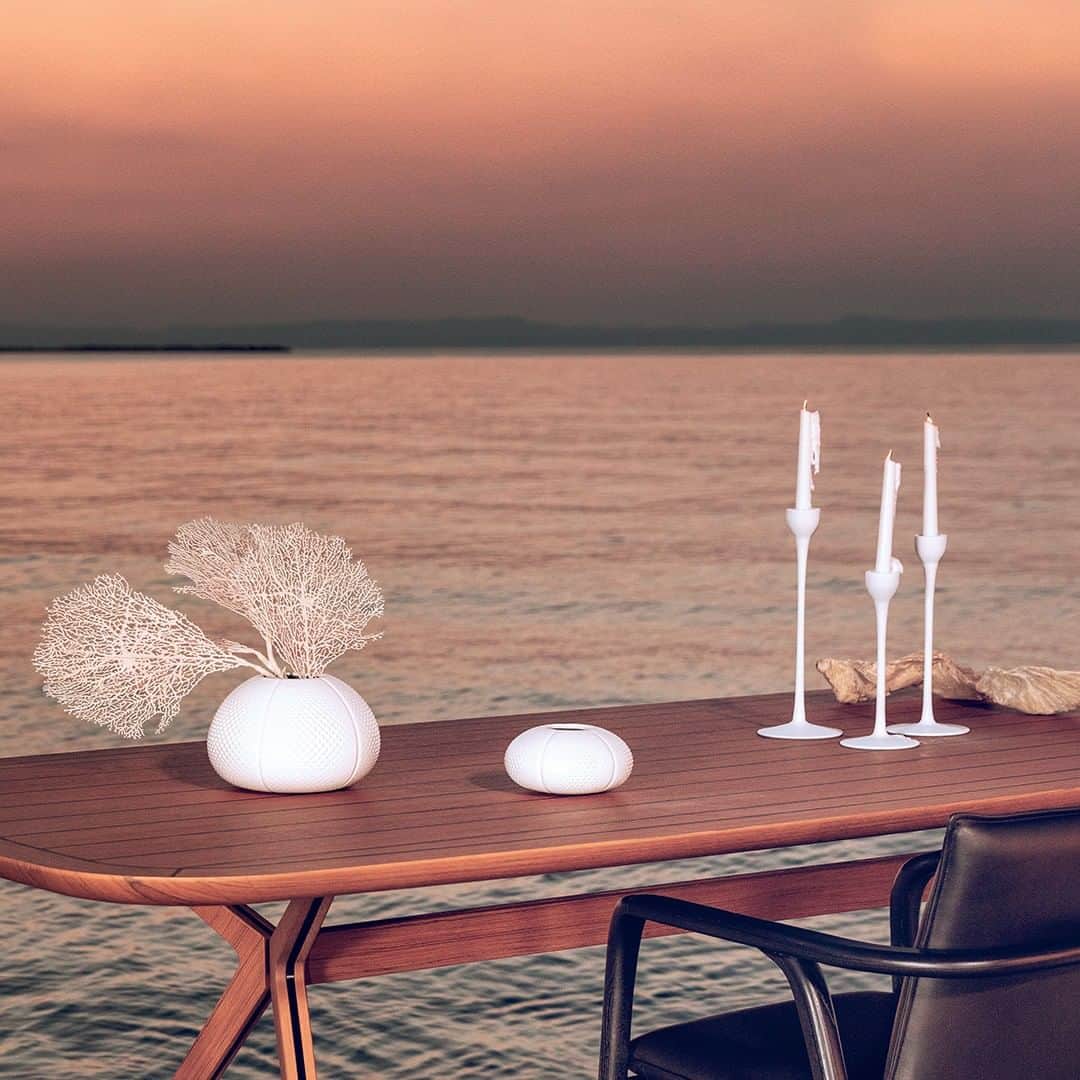 Natuzzi Officialさんのインスタグラム写真 - (Natuzzi OfficialInstagram)「With its delicate shapes, our Oceanographer vases remind the sea urchins surfacing from the ocean. These elegant accessories are the perfect way to give a unique character to the room. #Natuzzi #NatuzziItalia #comfort #elegance #design #lifestyle #style #furniture #homefurniture #madeinitaly #living #interiordesign #decor #furnituredesign #homedesign #inspiration #interior #instadesign #designlovers #italianstyle #homedecor #lovedesign #designers #designer」7月9日 19時00分 - natuzzi