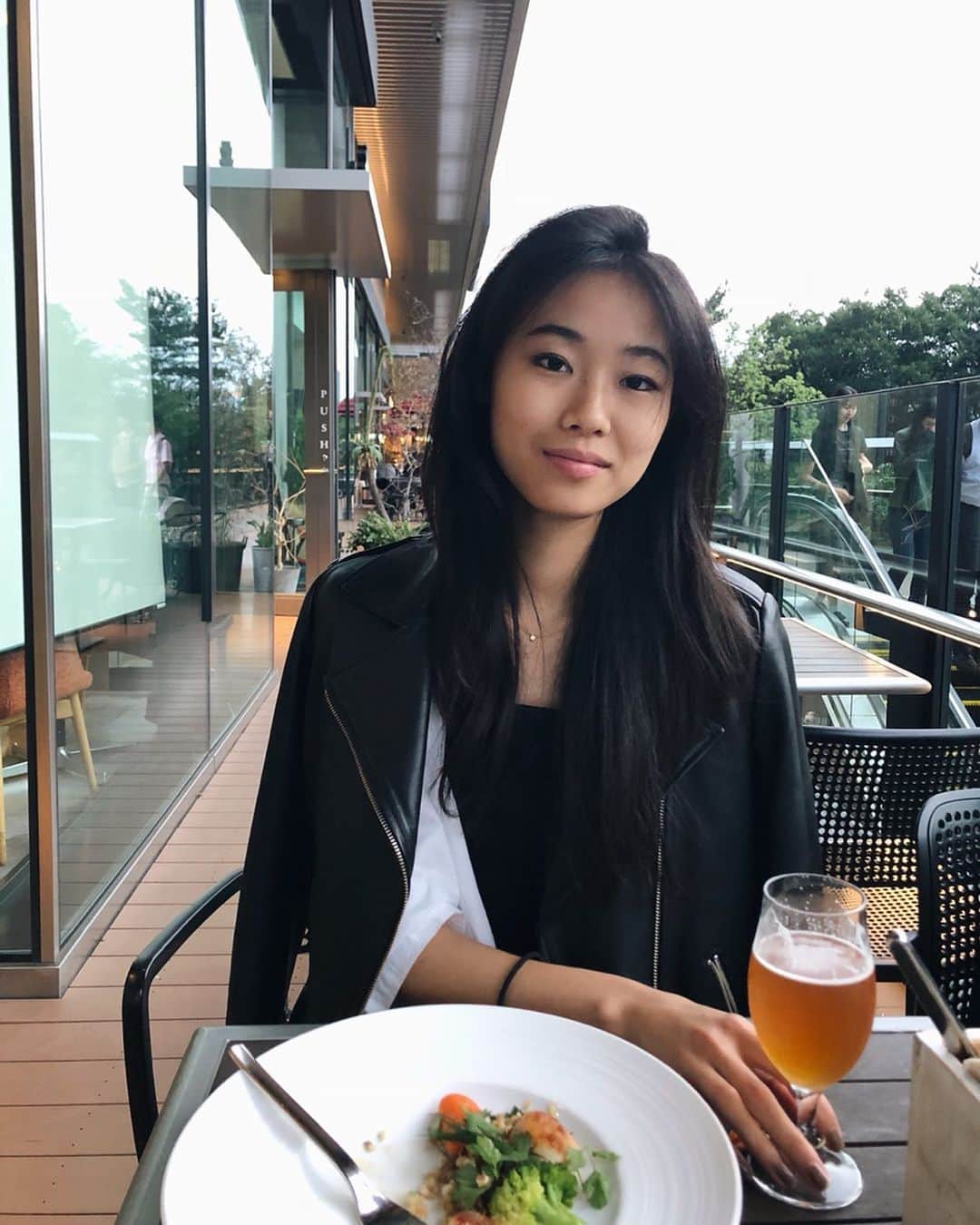 芦田ユリナのインスタグラム：「Happy hour ✨」