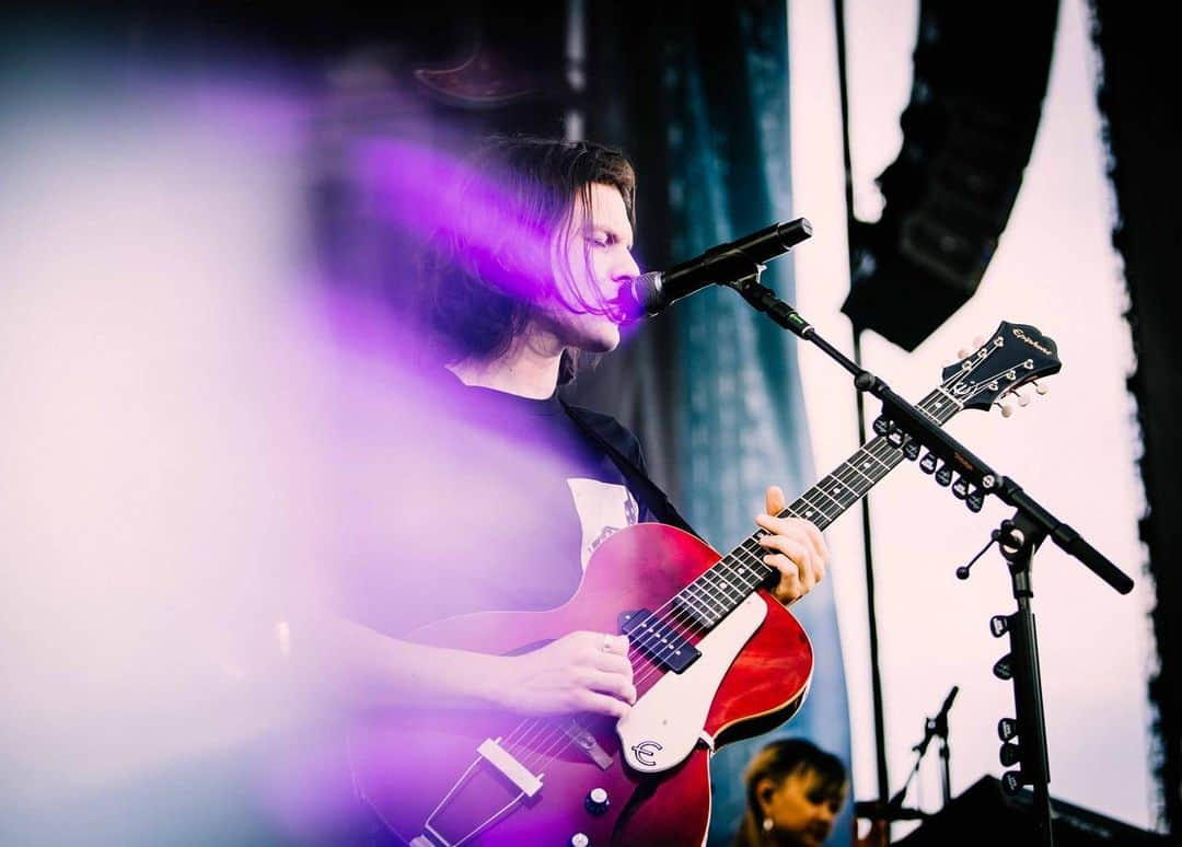 ジェームズ・ベイさんのインスタグラム写真 - (ジェームズ・ベイInstagram)「Prague night 2! Thank you for an amazing first visit to your beautiful city! ♥️ #dividetour 📷 @ohalfin」7月9日 18時57分 - jamesbaymusic