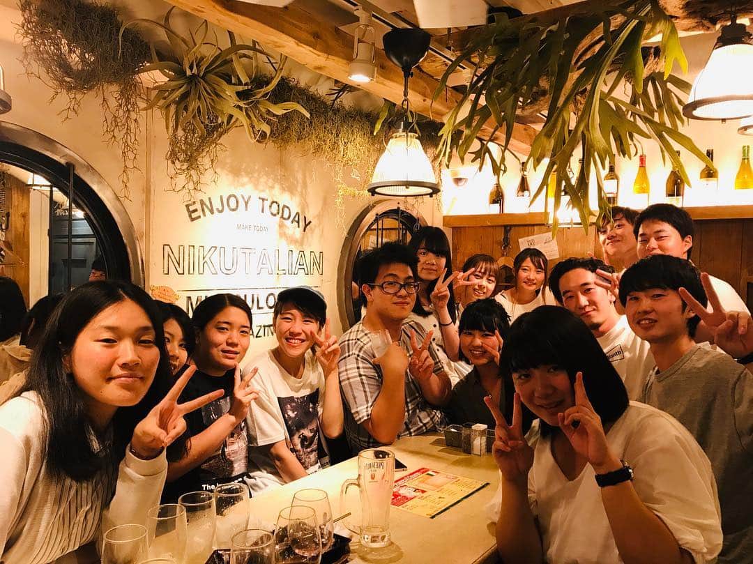 肉talian 金山店のインスタグラム：「＊ こんばんは！ 肉talisman金山店のあゆみです🌻 . 学生の皆さん、もうすぐ夏休みですね😍しばらく会えなくなる前に皆さんで集まりませんか？ 夏休みなんてないよ〜😰って大人の皆さん！暑い夏を乗り切るために、美味しいお肉を食べに来ませんか🍖 . 肉talianは店内貸切、店内半面貸切もできます🙆‍♀️夏にぴったりのテラス席もありますよ🌟 . 席の空きはネット、電話等でご確認ください💗 . #肉talian #肉タリアン #肉タリアン金山 #bloomdiningservice #ブルームダイニングサービス  #夏休み #肉タリアン  #貸切 #貸し切り#テラス」