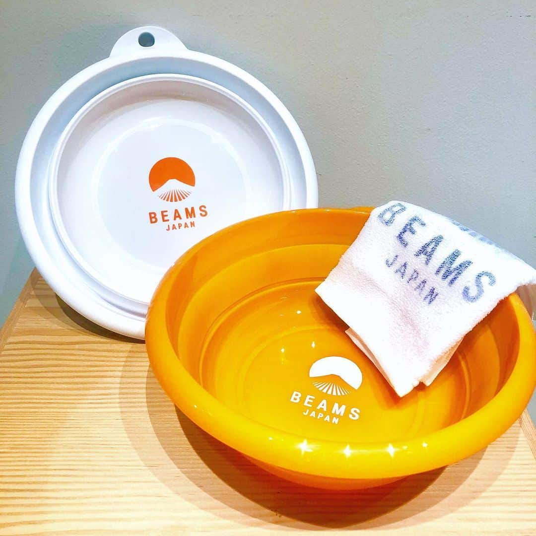 BEAMS JAPANさんのインスタグラム写真 - (BEAMS JAPANInstagram)「＜伊勢藤 × BEAMS JAPAN＞ 大阪府のプラスチック家庭用品を製造する 伊勢藤(いせとう)と BEAMS JAPANのコラボにより誕生した 折りたたみ可能な便利グッズが 新入荷いたしました！ . 今回は ・ソフトバケツ ・ソフト湯おけ ・アウトドアテーブルの3アイテムに BEAMS JAPAN限定カラーとロゴを施した 特別仕様となっております！ . 置き場所に困る・持ち運びにくい等の お悩みを解決してくれる万能アイテム。 この夏のキャンプやBBQにもってこいです！  是非店頭にてご覧ください。  BEAMS JAPAN 1F ☎︎ 03-5368-7314 #beams  #beamsjapan  #beamsjapan1st  #ビームスジャパン #新宿 #新宿三丁目 #日本製 #madeinjapan #大阪府 #伊勢藤 #折りたたみ式 #便利グッズ #バケツ #湯おけ #アウトドアテーブル #BBQ #キャンプ #新入荷 #別注」7月9日 19時01分 - beams_japan