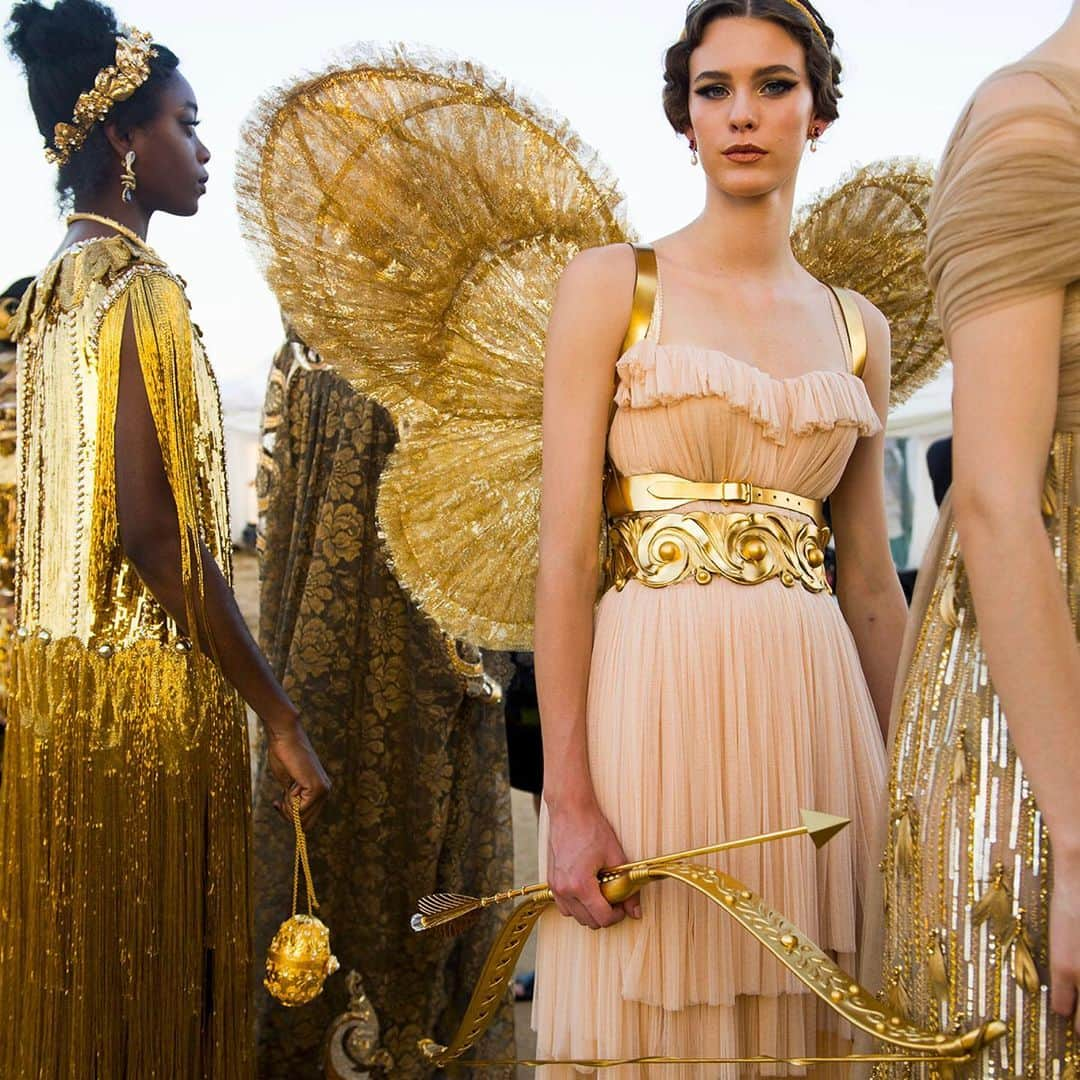 ドルチェ&ガッバーナさんのインスタグラム写真 - (ドルチェ&ガッバーナInstagram)「Backstage looks from the Dolce&Gabbana Alta Moda Fashion Show at the Temple of Concordia at the Valley of the Temples, July 2019.  Special thanks to Regione Siciliana - Parco Archeologico e Paesaggistico della Valle dei Templi di Agrigento and Comune di Agrigento.  #DGAltaModa #DGFattoAMano #MadeInItaly #Agrigento #DGLovesSicily #DolceGabbana」7月9日 19時02分 - dolcegabbana