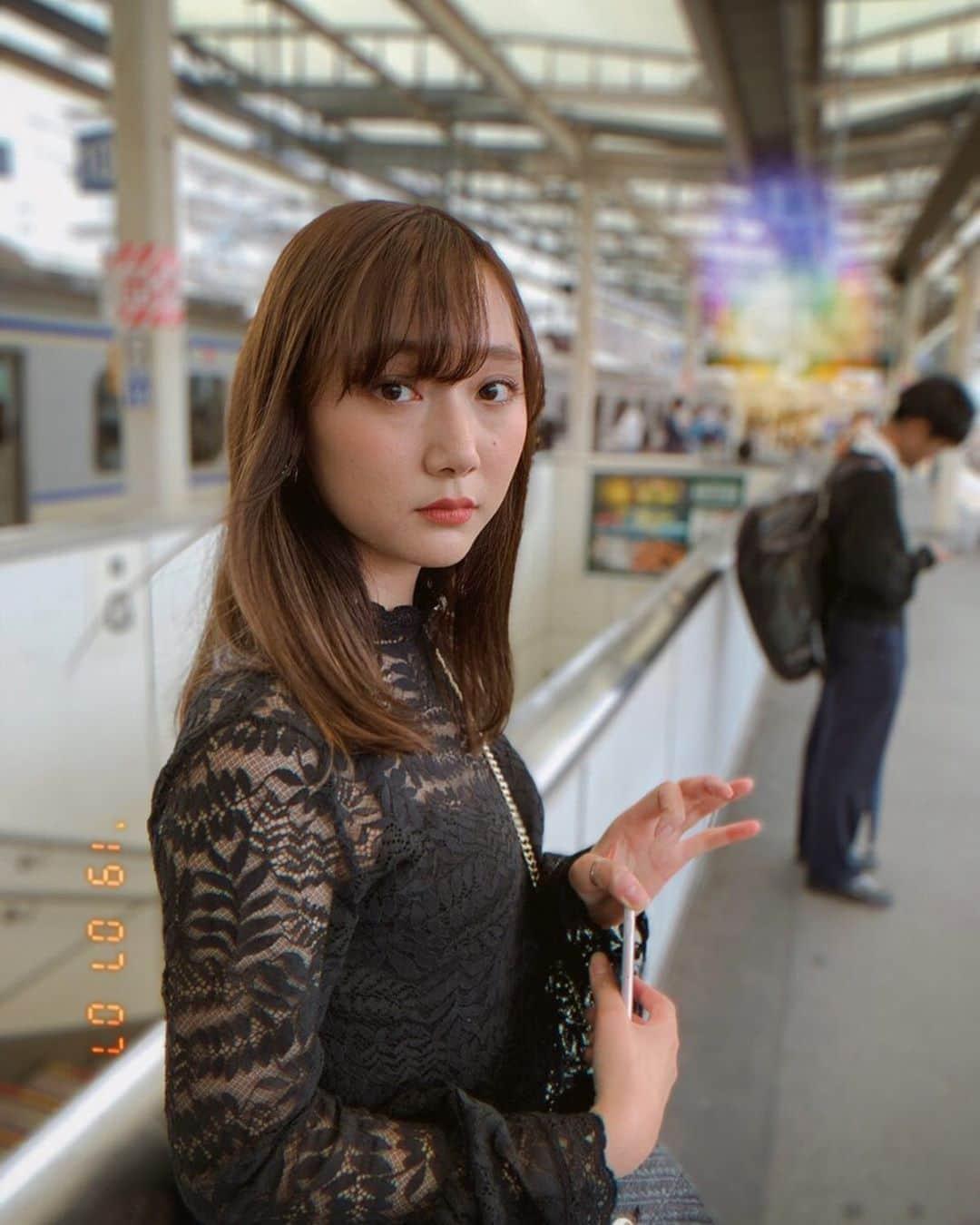 高井真菜さんのインスタグラム写真 - (高井真菜Instagram)「💙🌥 . . フイルムカメラほしいってずっと思ってたけど #SODA のこのfilmフィルターすきでめちゃ愛用🤤 . (撮影はiPhone X 後付け加工) . #漏れなく盛れます #sodacam #makeup#model#girl#メイク#filmcamera」7月9日 19時04分 - mana_takai