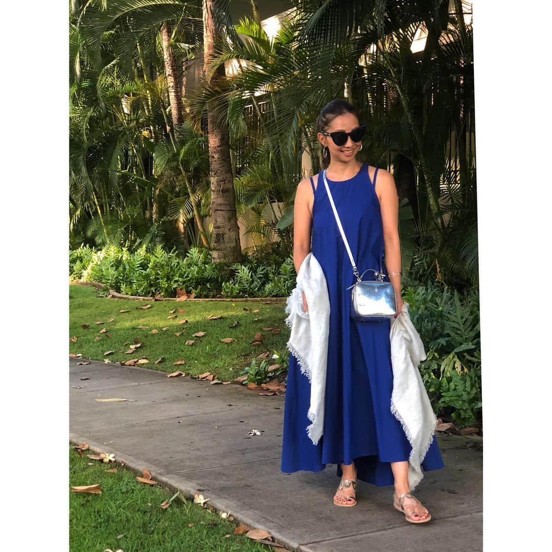 栗原佐知子さんのインスタグラム写真 - (栗原佐知子Instagram)「✴︎ blue × silver💙 . . #vacation #hawaii #outfit #fashion #ootd #coordinate #stylepost #ootd_cob #instafashion #instadaily #instalike #instagood #instapic #instatravel #sayakadavis #asaucemeler #markcross  #ancientgreeksandals #stellarhollywood #karenwalker #コーディネート #コーデ #今日のコーデ #ファッション #ハワイ #アソースメレ」7月9日 19時18分 - sachiko__kurihara