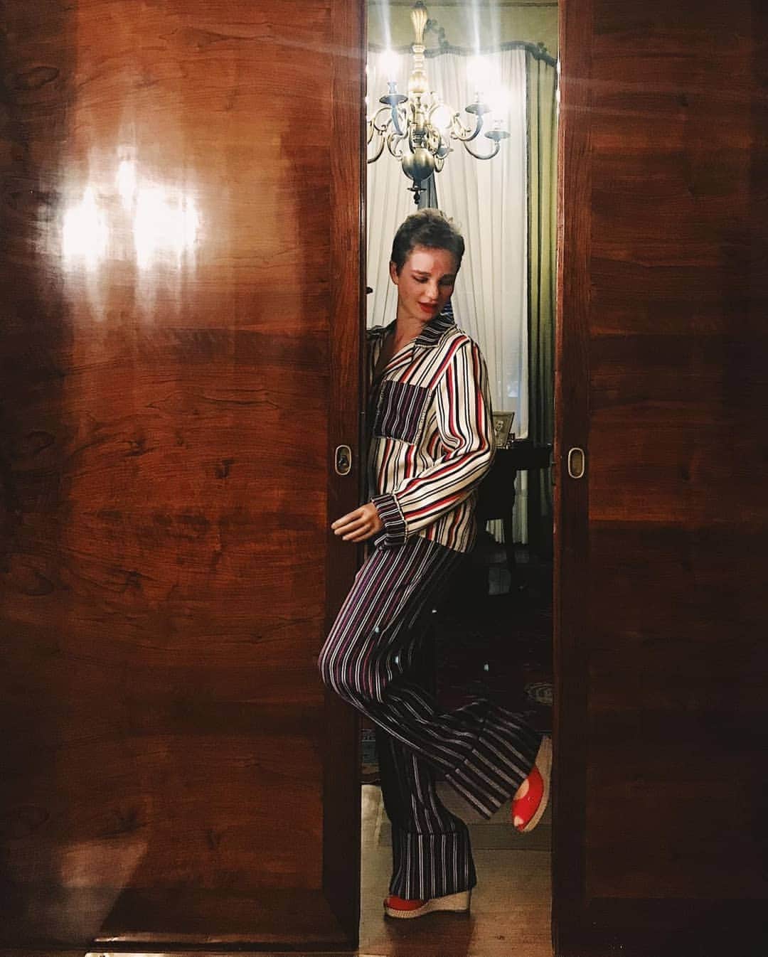 ベアトリーチェ・ヴィオのインスタグラム：「E anche oggi...FASHION BLOGGER DOMANI 📸🤣 . .  @tommyhilfiger #TommyHilfiger」
