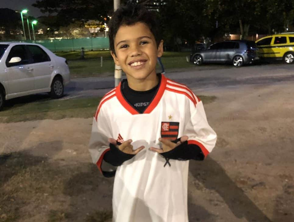 ジーコさんのインスタグラム写真 - (ジーコInstagram)「Mais uma taça pra família, agora com Gabriel no Sub 9 do Fla, num torneio no Centro Esportivo Adolpho Bloch,na Barra da Tijuca. O Fla venceu o Manhattan Kickers (USA) por 3x1 com gol do Biel de calcanhar e depois o Barra da Tijuca por 4x2 ganhando o torneio. Parabens mulekes.」7月9日 19時20分 - zico