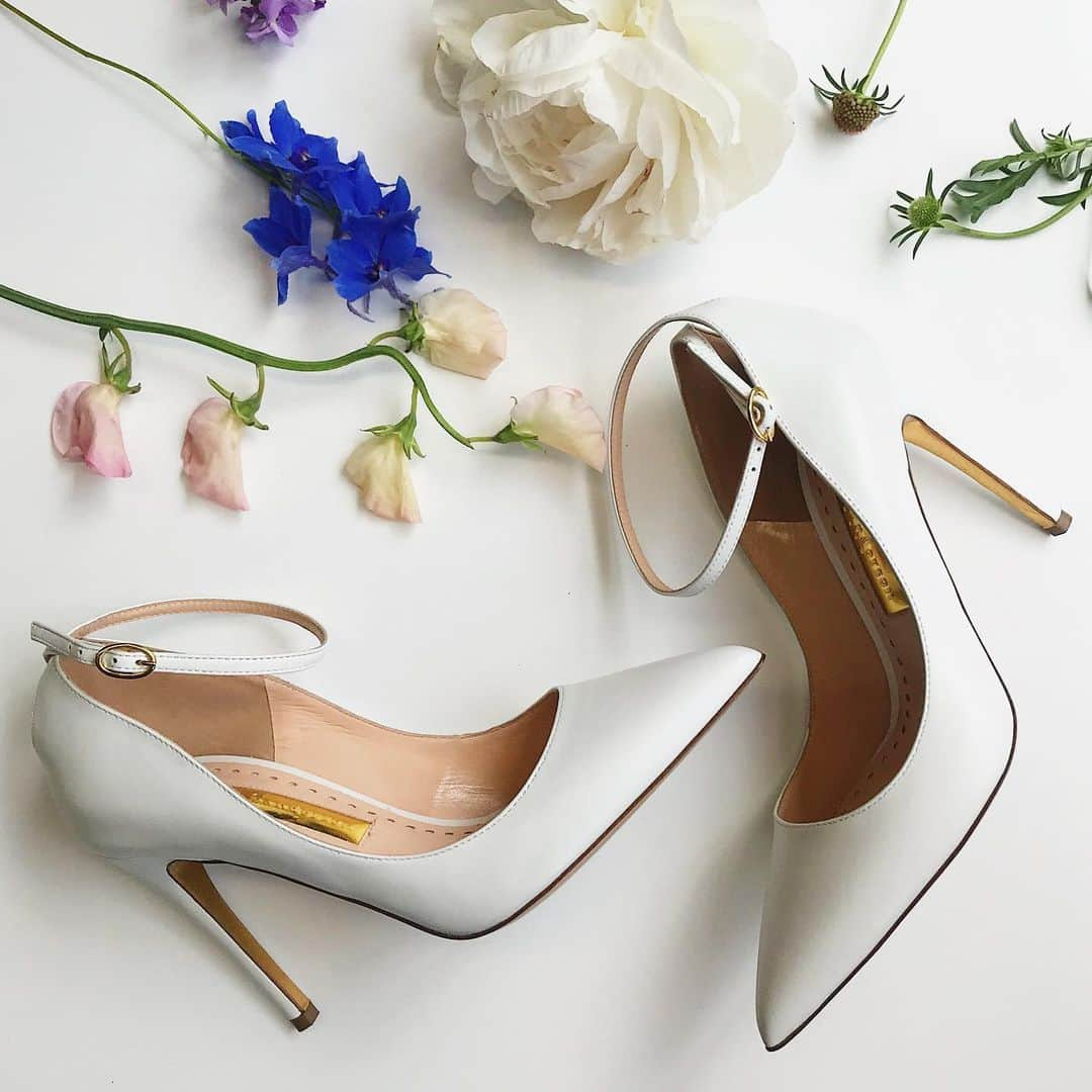 ルパートサンダーソンさんのインスタグラム写真 - (ルパートサンダーソンInstagram)「Wedding ready 🌷| Our classic Balance pumps in white calf are perfect for the big day | #WeddingBells #WeddingShoes #WhiteShoes #Summer #TapToShop」7月9日 19時21分 - rupertsanderson