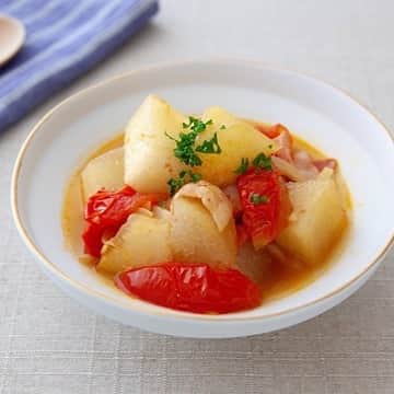 ヤマサ醤油株式会社さんのインスタグラム写真 - (ヤマサ醤油株式会社Instagram)「「減塩和風ラタトゥイユ」 https://recipe.yamasa.com/recipes/3373 トマトやベーコンのうま味をいかすことで、ほっこりおいしいラタトゥイユに。冬瓜のとろとろ食感がくせになりますよ。温くても冷やしてもおいしく召し上がれます。  #トマト#ベーコン#ラタトゥイユ#和風#減塩#絹しょうゆ#ヤマサ#レシピ#おうちごはん#手作り＃#ハッピーレシピ部#yamasa#recipe#jp#yummy#instafood#instadaily#instagood#photooftheday#instapic#f4f#soysauce#Eeeeeats#FoodPhotography#Delish#happyrecipe」7月9日 19時32分 - yamasa_soy_sauce