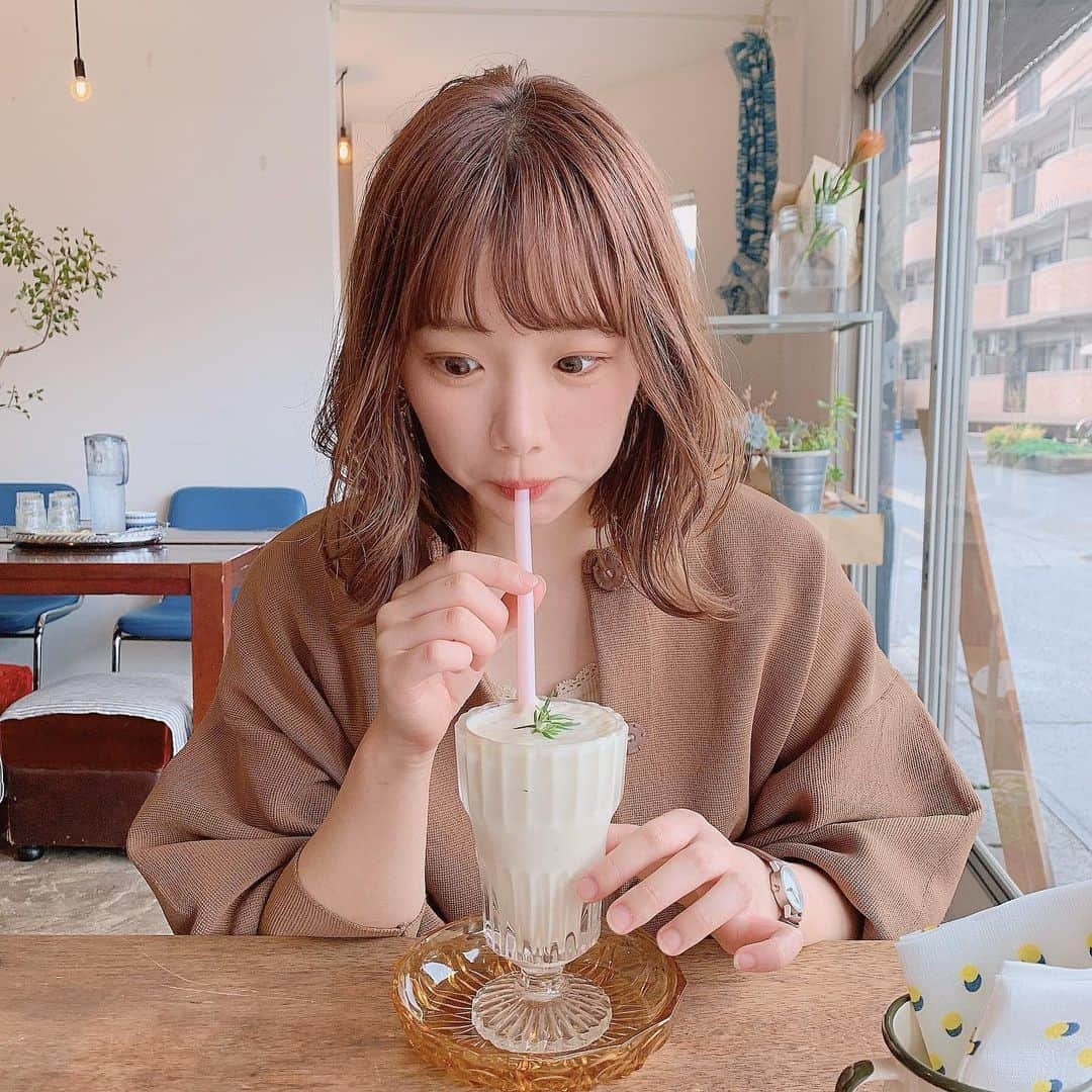 きりまるさんのインスタグラム写真 - (きりまるInstagram)「. . バナナヨーグルトスムージー🍌🥛 ひたすら美味しい〜ってゆってるだけのやつ（笑） この人おいしすぎてびっくりしてるで🍌 . . 最近インスタフォローしてくれる方が 多くてめちゃくちゃ嬉しいです😫♡♡ ひたすらガサツな女ですが 宜しくおねがいします🧔🏻♡笑 友達感覚でなんでもきいてくださいっ！ .」7月9日 19時36分 - kirimaruuu