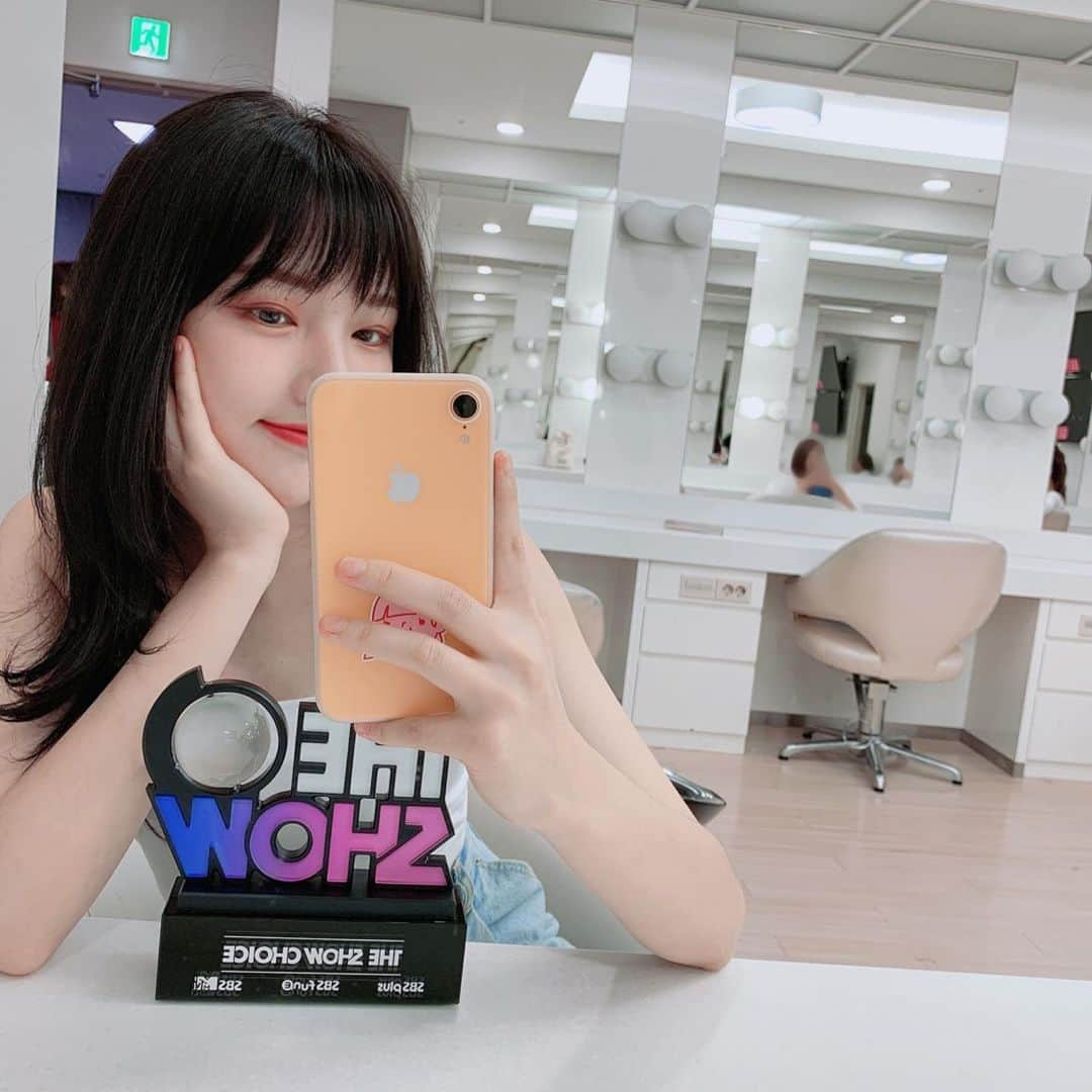 GFriendさんのインスタグラム写真 - (GFriendInstagram)「더쇼의 사랑을 받는 여친이들❤️ 버디 목 아픈데 응원 크게해줘서 고마워요~ 1위 감사합니다💛💛」7月9日 19時39分 - gfriendofficial