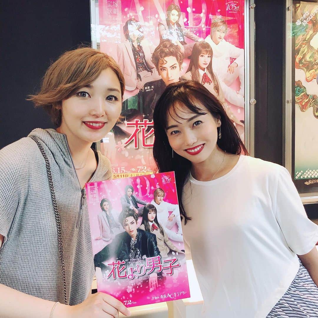 のインスタグラム：「以前も触れた素晴らしすぎた花より男子  観劇時に偶然きらりさん @_kirari_kayo にお会い出来ました！！本当に嬉しかった！！ 相変わらずお美しくちゃきっとされてて、お話していて何だか背筋が伸びるような感覚になりました☺️ そして‥  今も変わらず心の故郷である花組は、ついに明日海さんの退団公演のお稽古が始まりました。 同期の白姫あかりはじめ沢山の仲間の卒業も決まりましたが  寂しくもまた新たな始まりであると思うので  ひたすら全力でみんなの幸せを祈ることにします！  私も待ち構えるテスト週間  そしてその直前のヤマハホール（7/19） MOTOZUKAイベント（7/29）  一期一会の出会いに感謝して、がんばるぞー！ #花組 #華燿きらり さん」