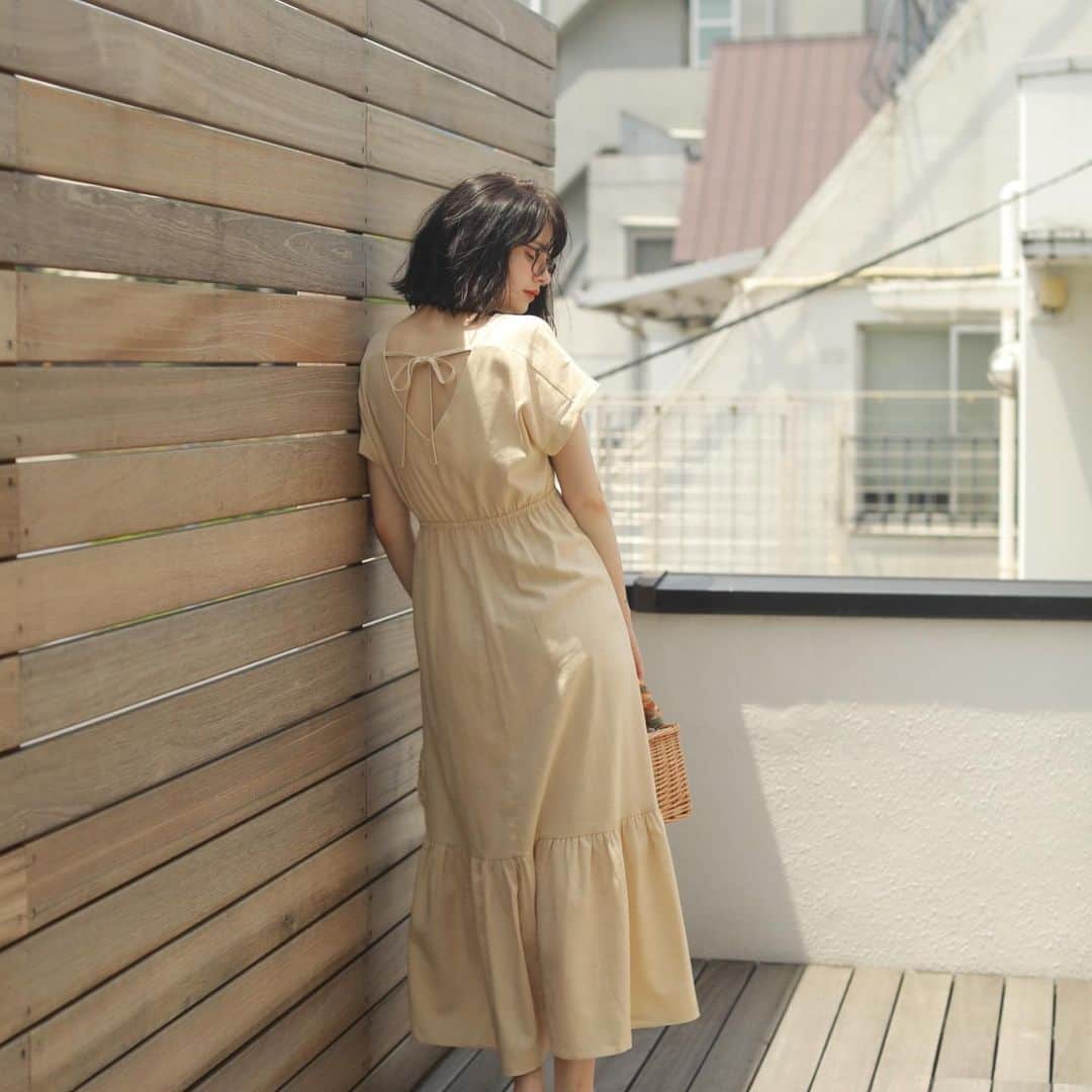 近藤千尋のインスタグラム：「本日新作入荷しています💓☺️ ストーリーでしか告知出来ていなくて ごめんなさい🙇‍♂️🙏😢 ワンピースも即完売で… 本当にありがとうございます🥺❤️ 皆様のおかげでセレクトのアイテム数や在庫の数も増やすことが出来て…🥺🥺🥺 その分お値段も可愛くなってます☺️ @ajuga.shop  一同幸せです🥺❤️ 私も今から娘のお買い物しよう👧笑 #ポップアップしてみたいなぁ #皆さん会いに来てくれますか」