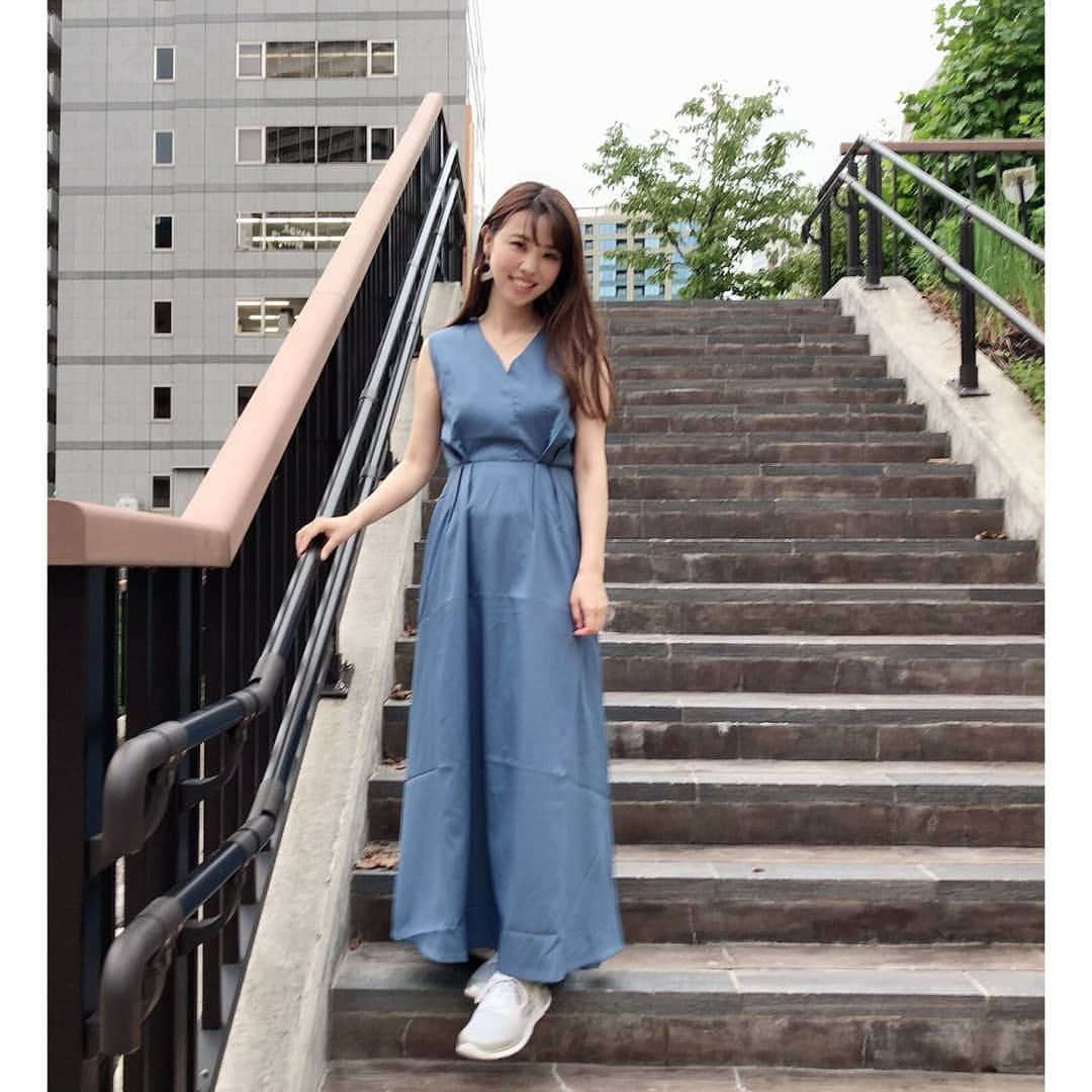 垰智子さんのインスタグラム写真 - (垰智子Instagram)「梅雨のなか休み☔ . あんまりチョイスしないブルーのワンピース👗 背中が少し空いてるのがポイントで、 チラみせ感がかわいくてお気に入り😊 . Tシャツやキャミと重ねて#カジュアル に着てもかわいそう♪ . #ワンピース：#神戸レタス @kobe_lettuce (E2069) . #fashion #fashionable #155cmコーデ #ootd #coodinate #コーデ #コーディネート」7月9日 19時55分 - taotao_tomo