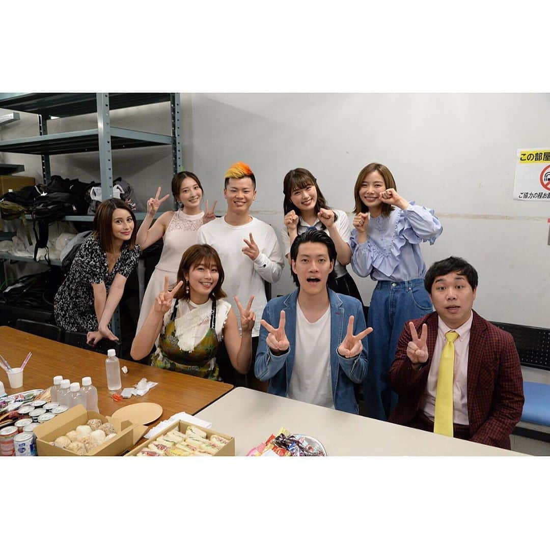 大石絵理のインスタグラム：「トリニクって何の肉？！3時間スペシャル放送中です😚 皆様どうか、お手柔らかにご覧ください🙇‍♀️笑 衣装2枚目にタグ付けしてます❤︎」