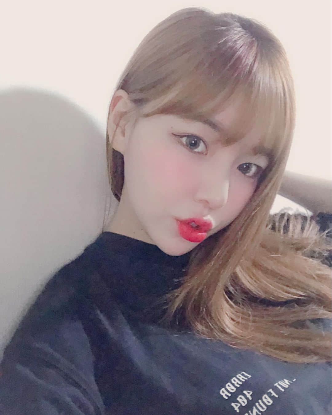 hyeriのインスタグラム：「보고싶은 사람 만나면서 사는게 행복이네  #친구#사람#응너야 @heezzaang」