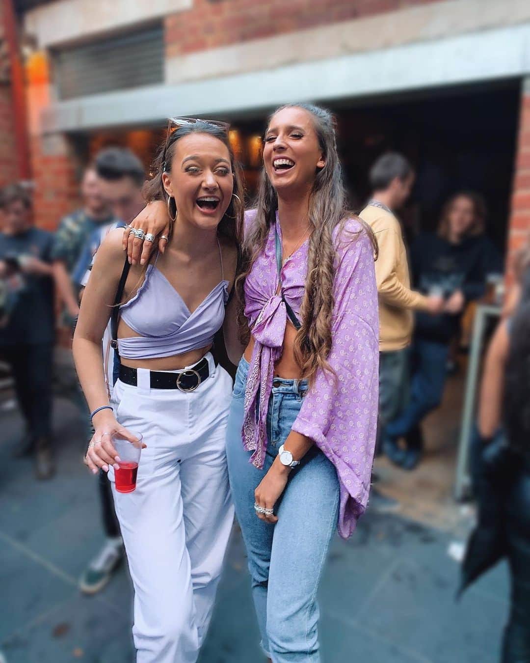 Maddie COATESのインスタグラム：「Time is precious make sure you spend it with the right people! I took my new @danielwellington watch out for a spin, so obsessed with it as well as the new bracelet and ring I got from there classic collection!  #danielwellington #classiccollection」