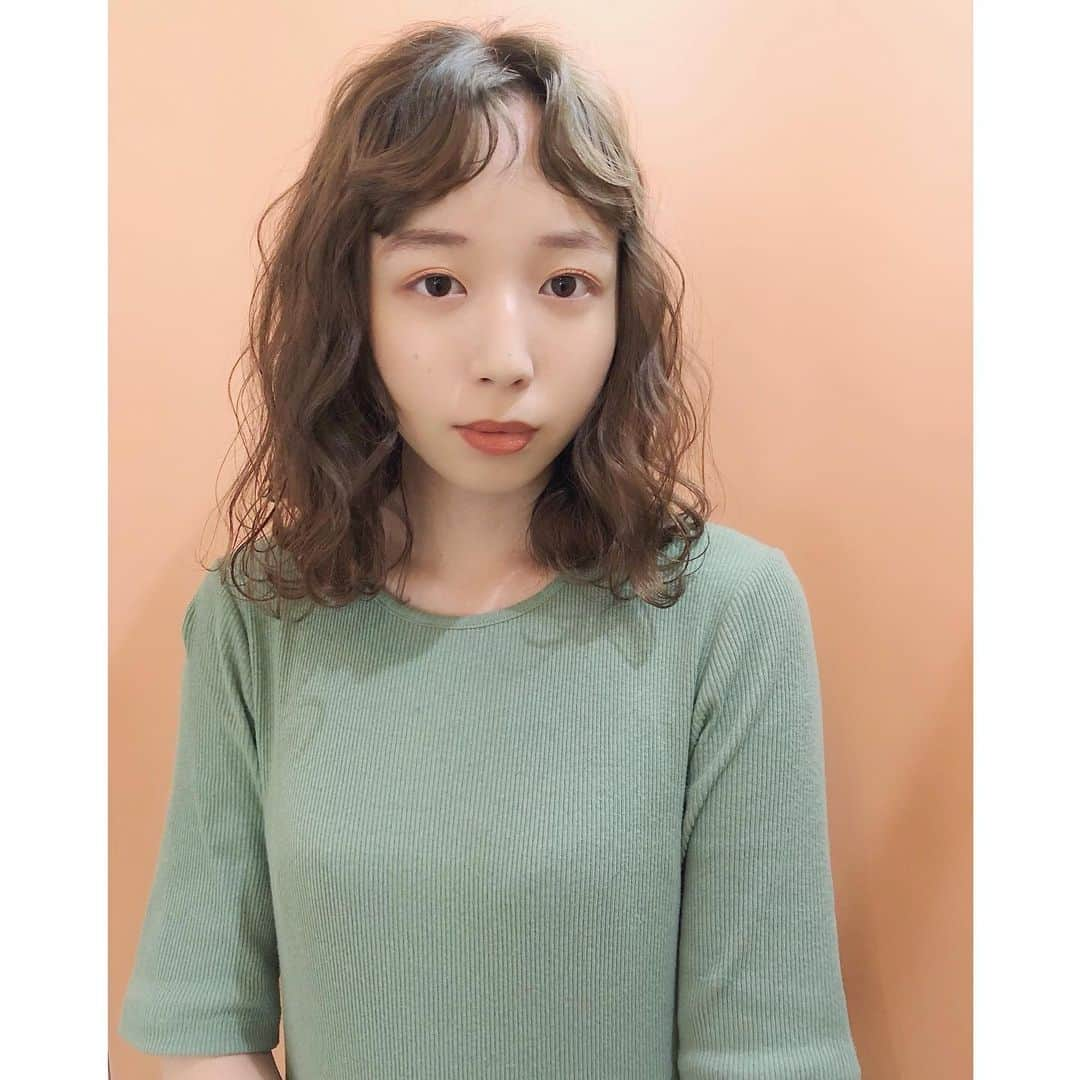 bettie'sclubさんのインスタグラム写真 - (bettie'sclubInstagram)「ANGERME里奈ちゃん❤︎❤︎ 今回はいつもより明るめのOlive beige color🤸🏼‍♀️🤸🏼‍♀️いつもありがとうございます！ #bettiehair」7月9日 20時09分 - bettie_tokyo