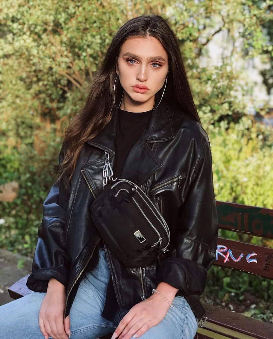 ジョージジーナ&ルーシーさんのインスタグラム写真 - (ジョージジーナ&ルーシーInstagram)「@jilfilizweber customised her “Love Letter” bag with a metal chain and we love it! ♥️ • • • • • • #georgeginalucy #streetstyle #streetwear #streetfashion #sneakers #outfit #hypebae #hsstyle #hypebeast #bag #bestofstreetwear #kicksonfire #metro #vintage #retro #hsstyle #hsdailyfeature #offwhite #baesmentapproved #35mm #vsco #portraiture #justgoshoot #neon #aov #artofvisuals #berlin #nike」7月10日 1時38分 - georgeginalucy