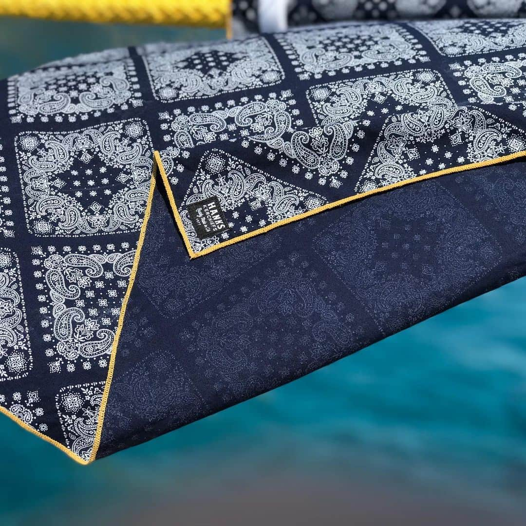 コリン・ハンクスさんのインスタグラム写真 - (コリン・ハンクスInstagram)「Here's some slow motion footage of our Rio Kerchief. And some good looking photos too. It's not as blue as that water, but I'm not complaining. You can pick yours up over at @hankskerchiefs #hankskerchiefs #beready #notabandana」7月10日 1時39分 - colinhanks