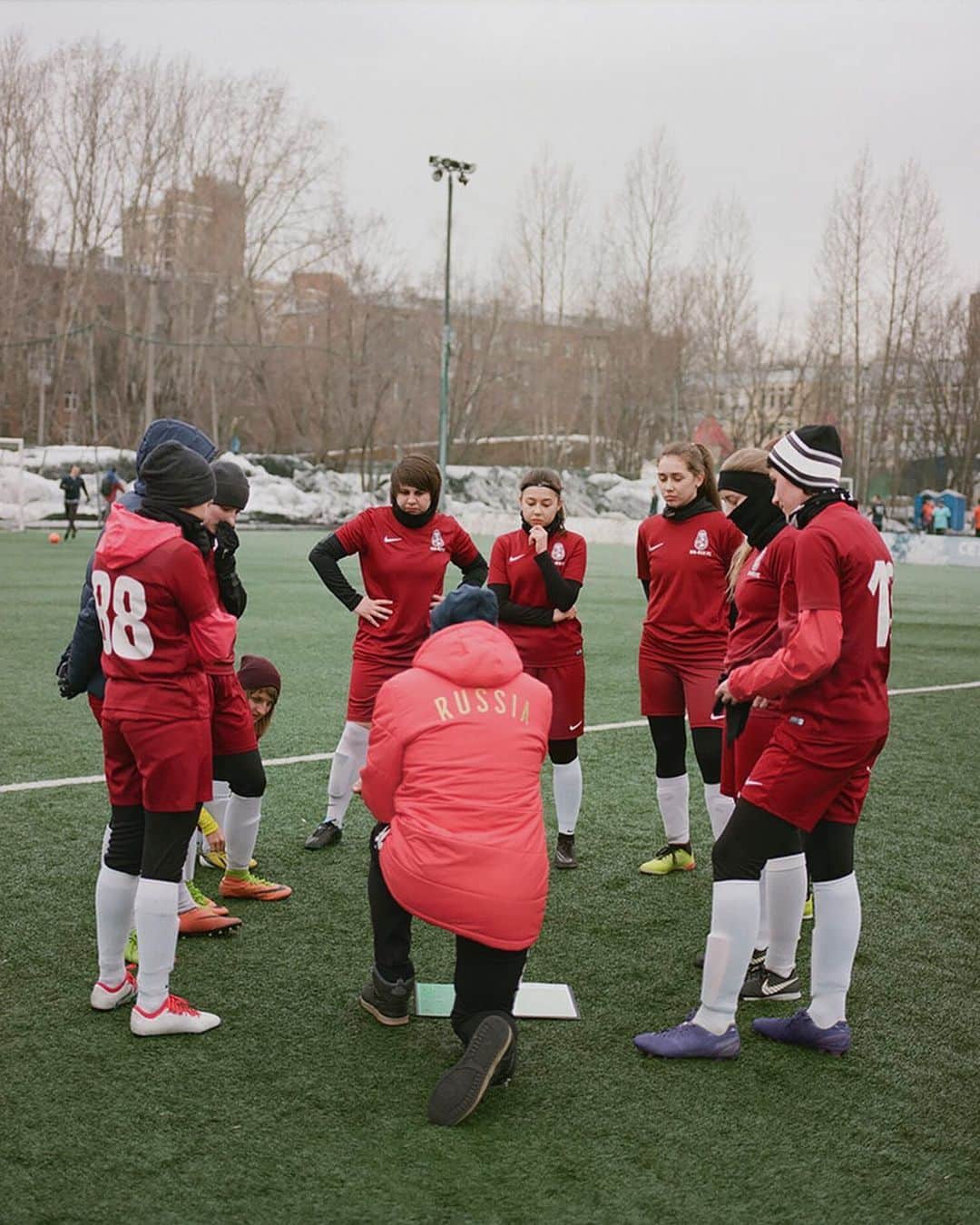 NIKEさんのインスタグラム写真 - (NIKEInstagram)「“‘Spit Fire, Dream Higher’ is the culmination of an incredible journey to unearth girls from around the world who have fought through oppression and continue to be resilient through their love for football. The documentary truly celebrates them and the grassroots communities they are a part of.” - @adwoaaboah ⠀ Don’t change your dream, change the world. #justdoit」7月10日 1時39分 - nike