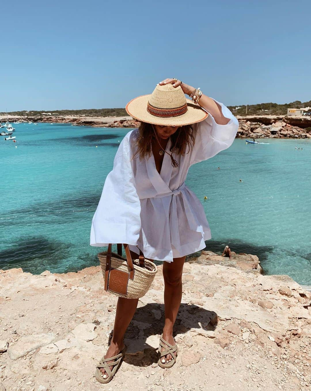 Collage Vintageさんのインスタグラム写真 - (Collage VintageInstagram)「White kimono for the beach 🏖 #calasaona #formentera」7月9日 20時34分 - collagevintage