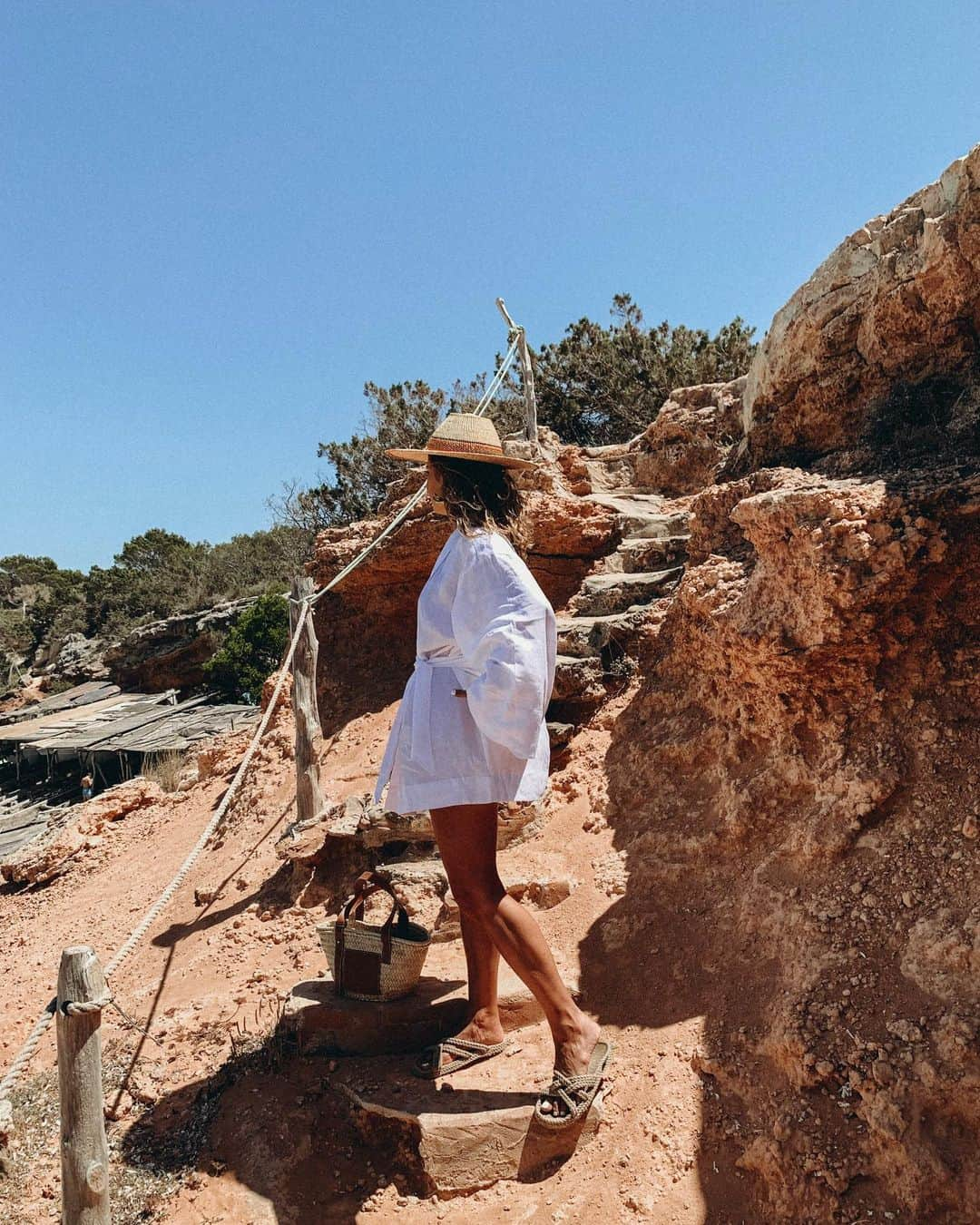 Collage Vintageさんのインスタグラム写真 - (Collage VintageInstagram)「White kimono for the beach 🏖 #calasaona #formentera」7月9日 20時34分 - collagevintage