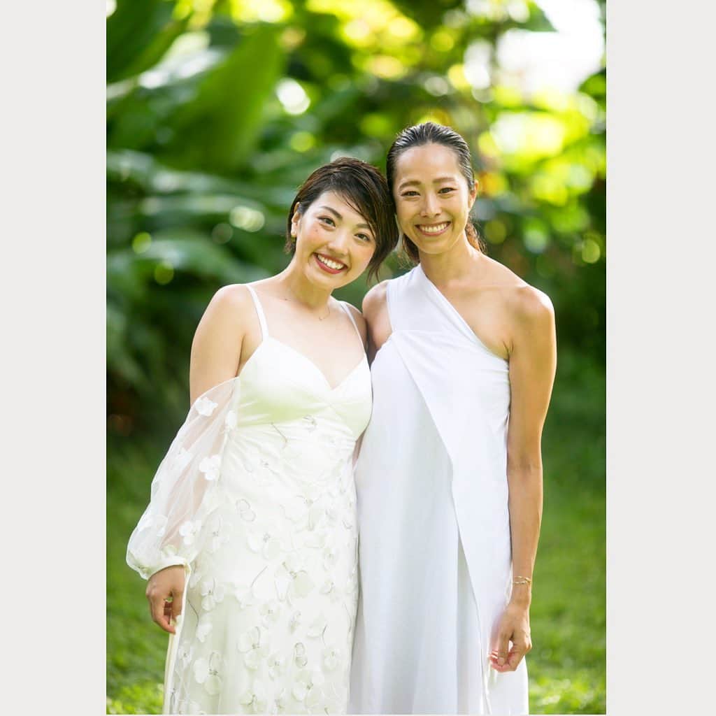 山城葉子さんのインスタグラム写真 - (山城葉子Instagram)「dress codeは “white” 神聖な雰囲気なあの場所にピッタリでした。 . 雨が少し降ったあとにキラキラと光が差して 雨を浴びた緑が深みを増してとても綺麗でした。 . photo by梅田さん @2cconcept」7月9日 20時38分 - yokoyamashiro