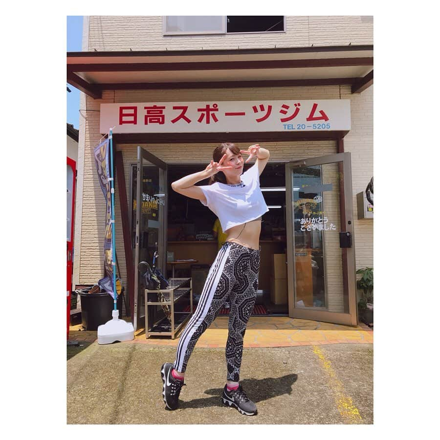 酒井瞳さんのインスタグラム写真 - (酒井瞳Instagram)「#よかばん #宮崎 の美味しいをたくさんお届けするために色んなお店を巡っていますが、健康的な体型維持をするため 動いて→食べて→動いて→食べて。笑 ロケの合間にもジムw 動いた後のご飯はより美味しいけど、 #けんちゃんステーキ の甘辛鉄板マルチョウは白ご飯が進む進む！ #UMK #肉 #肉祭り #日高スポーツジム #トレーニング #いっぱい動いていっぱい食べる #workout #いただきます #ごちそうさまでした #美味しい #健康 #食べるの好きな人と繋がりたい」7月9日 20時43分 - s.sakaihitomi