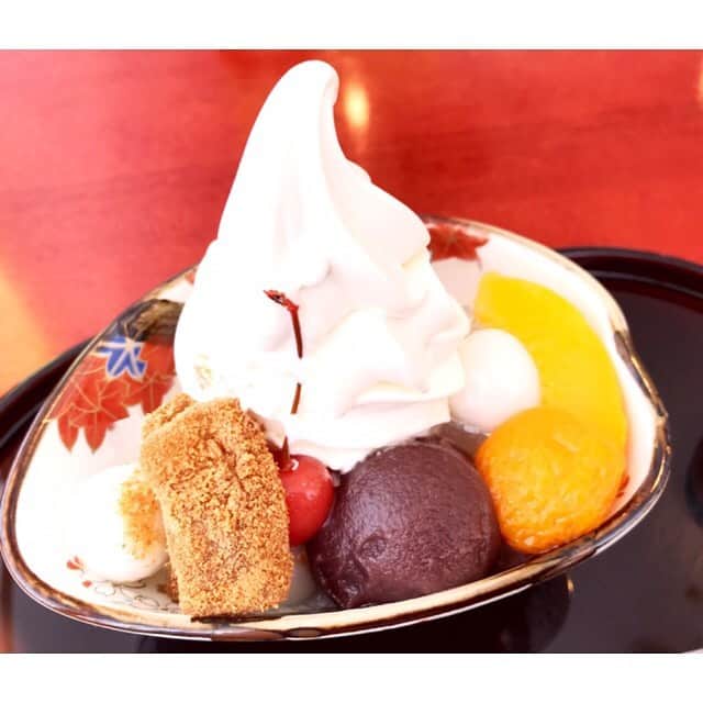 加藤美和さんのインスタグラム写真 - (加藤美和Instagram)「Ate Anmitsu (red bean paste, agar jelly,sticky rice cake balls, fruits, ice cream), the Wagashi (Japanese confectionary)🍀 There’s always room for dessert😄 #japan #japanesesweets #sweets #confectionary #anmitsu #wagashi #dessert #traditional #culture #yummy #bilingual #japanese #english #mc #emcee  #日本 #スイーツ #和菓子 #あんみつ #あんこ #寒天 #白玉 #白玉クリームあんみつ #フルーツ #アイスクリーム #日本文化 #バイリンガル #日本語 #英語 #司会」7月9日 20時47分 - miwakato_