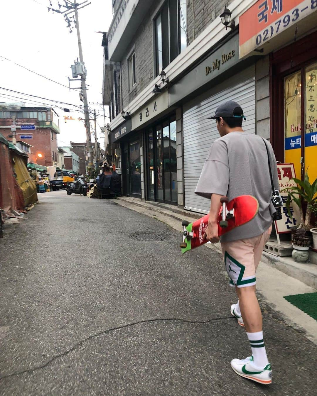 ホン・ジョンヒョンさんのインスタグラム写真 - (ホン・ジョンヒョンInstagram)「🍕 📷 🛹」7月9日 20時48分 - hjonghyun