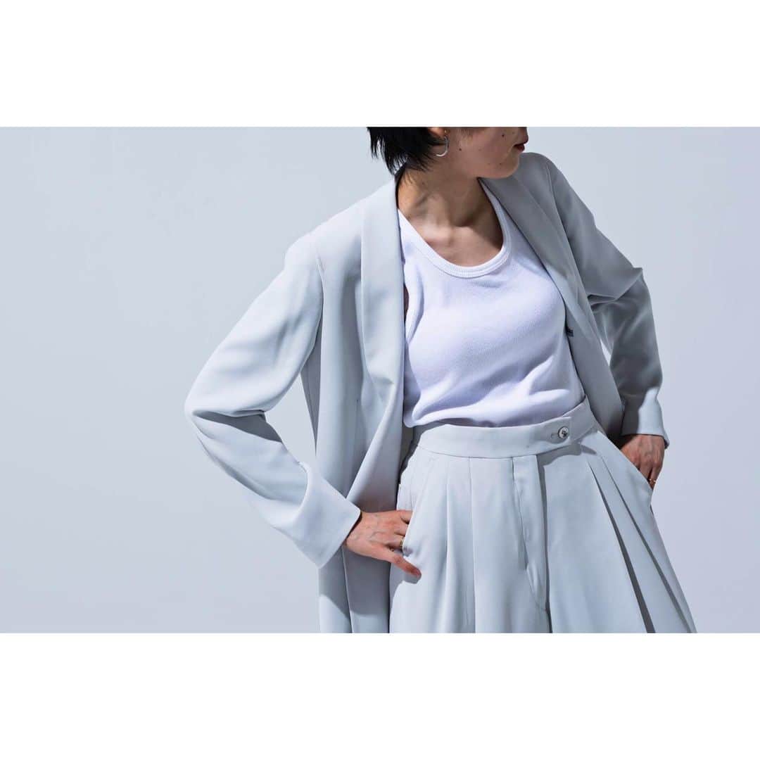 a n d cのインスタグラム：「women's ordermade style. produced by LifeStyleOrder  落ち感のあるアイスグレー。  ゆったりとしたシルエットのショールカラーセットアップスタイル。  all  @life_style_order」