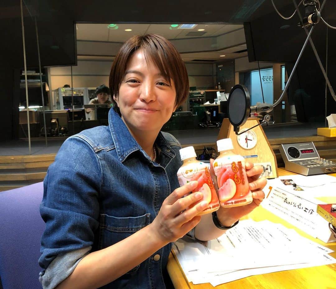 TBSラジオ「たまむすび」さんのインスタグラム写真 - (TBSラジオ「たまむすび」Instagram)「月曜と火曜のスタジオ風景まとめて載せます！  月曜、竹山さんの一人キャンプ🏕と、競馬でスった話で盛り上がる  火曜、中学生が見学に来てくれました！そして、シリアスな顔しつつゴシップ密談してます😎ムフフ  #tama954 #たまむすび  #赤江珠緒 #カンニング竹山 #山里亮太 #ようこそ中学生たち #掛け合い #ジェーンスー #生活は踊る #放送前のゴシップトーク #放送後のスポーツ新聞チェック #おばあちゃんのつぶやき #tbsラジオ #桃ジュース #リスナーさんから桃ジュースが届く」7月9日 21時05分 - tamamusubi905954