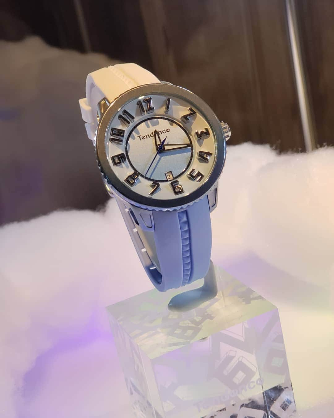 佐藤純さんのインスタグラム写真 - (佐藤純Instagram)「Tendence ⌚(テンデンス)  De'Color Sky Party 2019 へ  私はホワイトとブルーの配色が可愛い｢Sky｣。 その名の通り、見上げた青空と白い雲の美しさを表現したカラー。  新しく41㎜のミディアムサイズが登場。  50㎜サイズとペアもあったよ～⌚⌚👫 (最後の写真)  今朝もとうもろこしご飯を炊いたよ🌽😁 おにぎりにしてマネージャーの分も🍙🍙。 明日も、また炊いちゃう😊  #tendence #テンデンス #decolor #decolorsky #watch #腕時計 #時計 #party  #sky #ママ#ママモデル#モデル #mama #mamamodel #model」7月9日 21時26分 - junsatoidea