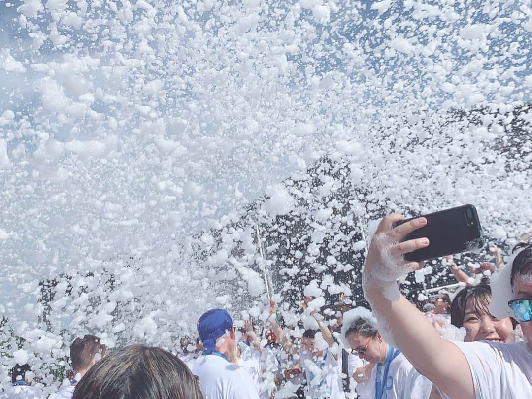 大阪ブライダル専門学校公式ページさんのインスタグラム写真 - (大阪ブライダル専門学校公式ページInstagram)「＼シアトル便り🇺🇸／ 日本でも人気のバブルラン🎈🌈 アワアワの中走ってきたよ〜💨 5kの距離をみんなでワイワイ😆🙌 楽しかったー💕 ・ #クォーターブレイクを満喫 #お洒落な人と繋がりたい #泡まみれ #バブルラン #veryexciting #トラジャル #魔法の留学 #ブライダル #大阪ブライダル #大阪ブライダル専門学校 #ウエディング #選ばれる人に変わる . シアトル留学について詳しく知りたい人はこのアカウントもチェックしてみてね✔️ @trajal.seattle」7月9日 21時32分 - osakabridal