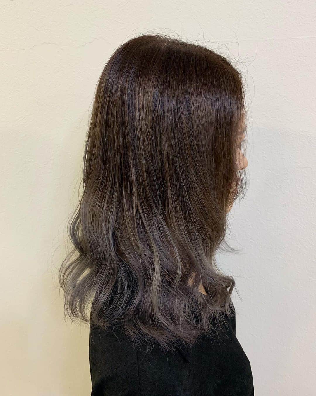 salon PRATiNO(サロンプラチノ)のインスタグラム：「. 💗ラベンダーアッシュバレイヤージュ 💗. . ブリーチ2回でバレイヤージュに‼️ 毛先のラベンダーが女の子らしくオシャレに💜  #色素薄い系  #バレイヤージュ . . 【CLAVIS PRATINO】 ◇月曜日～土曜日 11:00～20:00 ◇日曜日 11:00～18:00 ※時間外はお問い合わせください。 愛知県名古屋市中区錦3-4-19石垣ビル７Ｆ ☎︎052-962-7017 . . #hairstyle #hair #cornrow #clavispratino #pratino #hairsalon #FIBREPLEX #nagoya #haircolor #love #特殊ヘア #ブラックヘア  #コーンロウ #ブレイズ  #派手髪 #ヘアカラー  #外国人風カラー#バレイヤージュ #グラデーション  #美容室 #ヘアサロン #クラビスプラチノ #名古屋 #栄 #錦」