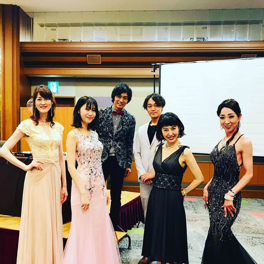 吉田ヒトシさんのインスタグラム写真 - (吉田ヒトシInstagram)「🔷イベントレポ🔷 マダム路子様79歳 バースデーパーティー演出担当 おめでとうございます㊗️ #五嶋りさ  #マダム路子 #片岡五郎  #三浦みやび  #djtony  #モデル #ウォーキング #ポージング #ファッションショー #スチール #コレクション #アパレル #キッズモデル #ジュニアモデル #代官山 #原宿 #モデル講師 #Asiainternationalcollection #代官山コレクション #代官山コレクションキッズ #aic #view #吉田ヒトシ #ATELIER #yoshidahitoshi #officeyoshida  #モデルレッスン #美祐学園 #ゴールデンエイジ #アクティブラーニング」7月9日 21時34分 - yoshida__hitoshi