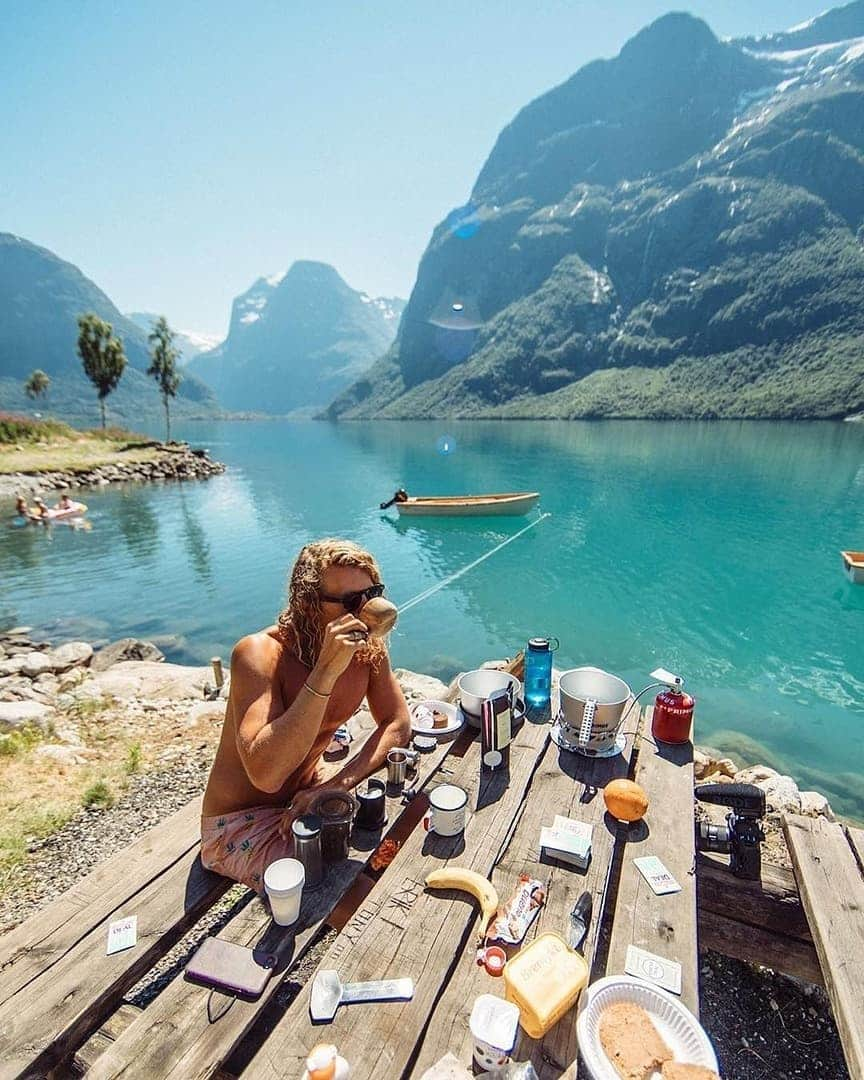 Discover Earthさんのインスタグラム写真 - (Discover EarthInstagram)「Jumping into the Norwegian summer and the beautiful views the country has to offer ! 🌞 🇳🇴 Tag your travel partner to tell them you want to go to Norway — 📍#DiscoverNorway via @norge — 📸 Photos by @eljackson」7月9日 21時46分 - discoverearth