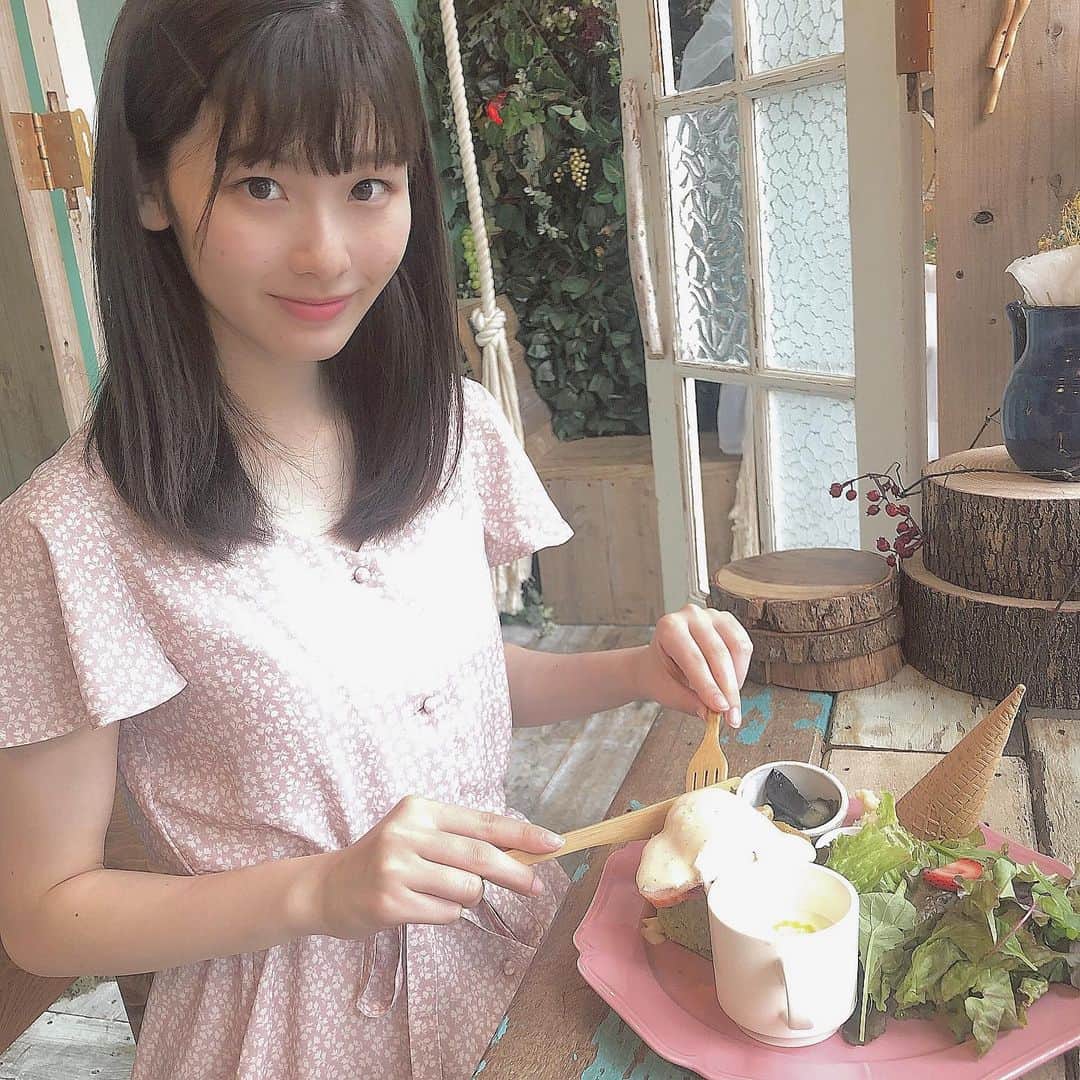 浅井七海さんのインスタグラム写真 - (浅井七海Instagram)「.﻿ ﻿ ﻿ 小麟と行った﻿ ずっと行きたかったカフェ🧚‍♀️﻿ ﻿ 森の中みたいな雰囲気が﻿ 可愛すぎました....💘🌳﻿ ﻿ エッグベネディクトが、﻿ 私の大好きなよもぎの味がして﻿ 最高に忘れられないまた食べたい、、﻿ ﻿ ﻿ ﻿ ・﻿ ﻿ ﻿ #代官山カフェ #UKIUKICAFE﻿ ﻿ ﻿ ﻿ ﻿」7月9日 21時39分 - naamin48_