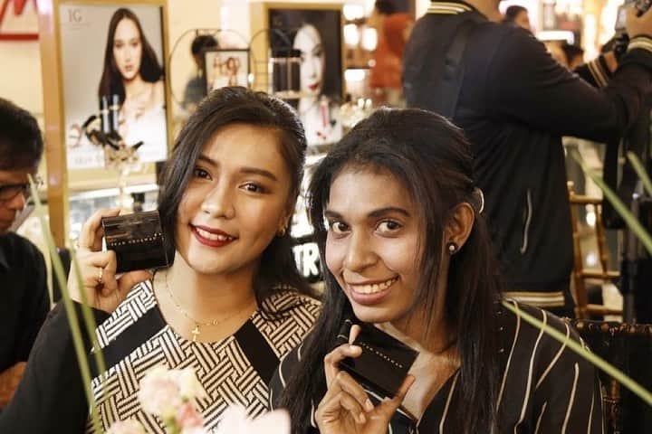 Ivan Gunawanさんのインスタグラム写真 - (Ivan GunawanInstagram)「Posted @withrepost • @ivangunawan_cosmetics We thanked everyone who came and joined us at our Beauty Class Part 3 and Launching of Love Affair Eyeshadow & Rising Star Face Luminizer last sunday with @ivan_gunawan & @byhanmakeup_01 ✨  We will never forget this beautiful memories 😍 see you again, tsayy! #IGCBeautyClass #IGCosmetics #EffortlessBeauty ⠀ ⠀ ⠀ Ivan Gunawan Cosmetics Official Online Order @ig.cosmetics Contact (WhatsApp Only) 08176600076 // 08176600086 Ivan Gunawan Cosmetics also available at Online Merchants : Tokopedia - Shopee - Zilingo - Tokowow - Bukalapak - Gogobli - Qoo10 - Elevenia - Lazada Offline Store : DAN+DAN - Watson - Metro Dept. Store Gandaria City ⠀ ⠀ ⠀ -----⠀ #IvanGunawan #IvanGunawanCosmetics #Cosmetics #Beauty #Indonesian #Kosmetik #KosmetikIndonesia」7月9日 21時40分 - ivan_gunawan