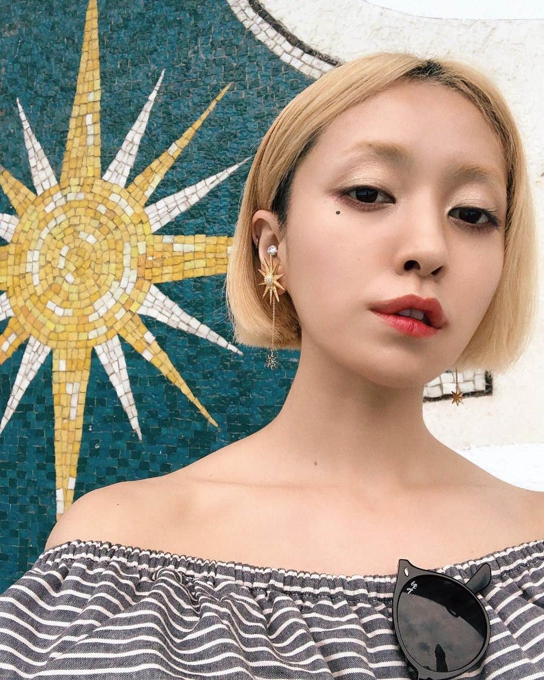 PELIのインスタグラム：「✨🌞✨ #swarovski #earrings . 🌊 @swarovski 🌊」