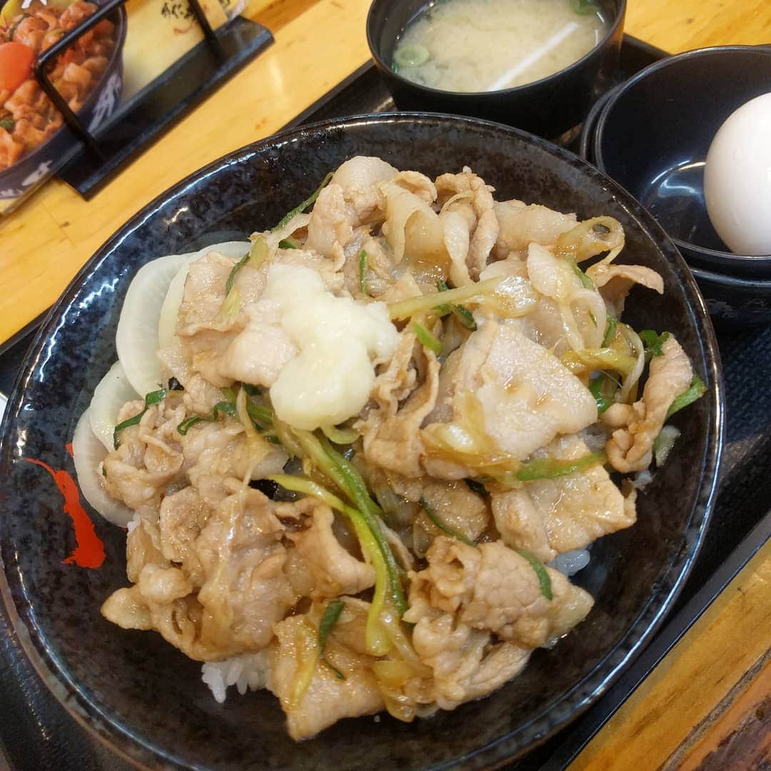越中睦士さんのインスタグラム写真 - (越中睦士Instagram)「美味しかったけど、胃もたれ、  #すた丼」7月9日 21時45分 - makotokoshinaka