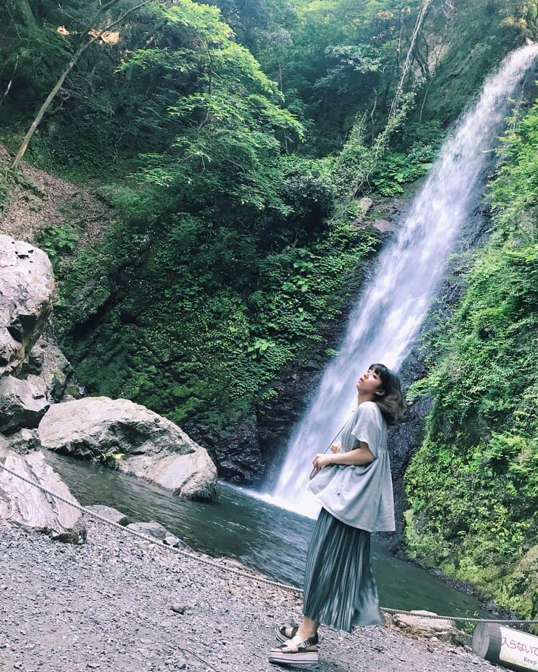 坂本遥奈さんのインスタグラム写真 - (坂本遥奈Instagram)「この写真すごい好き マイナスイオンに顔やられてる #🤣 #養老の滝 #ハルの旅🐾」7月9日 21時59分 - haruna_sakamoto_official