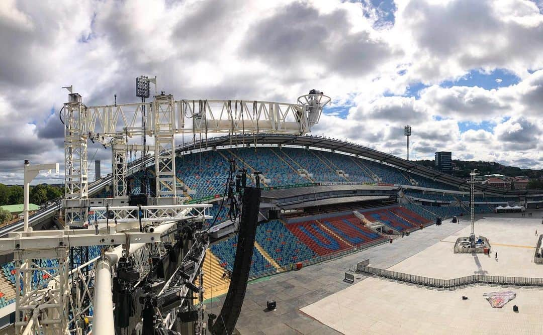 メタリカさんのインスタグラム写真 - (メタリカInstagram)「Nice view from on top of the stage here in Gothenburg, Sweden! (Swipe for view) It will look even better when it’s filled with #Metallica fans. #MetInGothenburg #WorldWired」7月9日 21時59分 - metallica